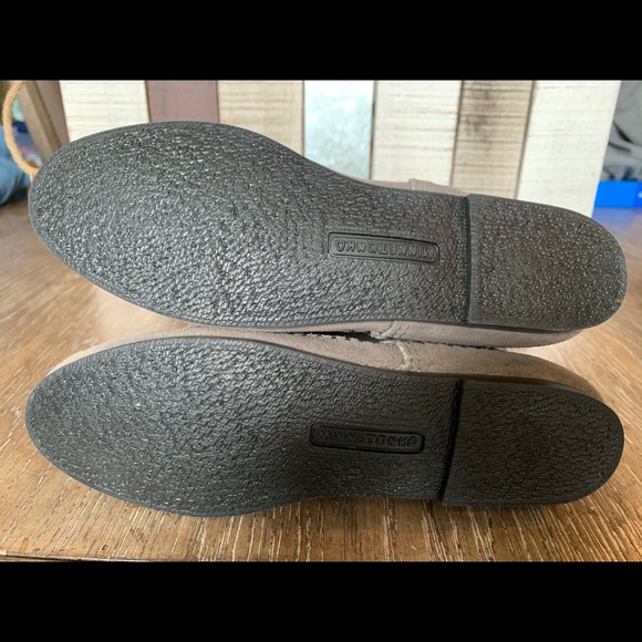 Minnetonka 2 Layer Fringe Boot | Grey (NWOB) - Picture 4 of 4